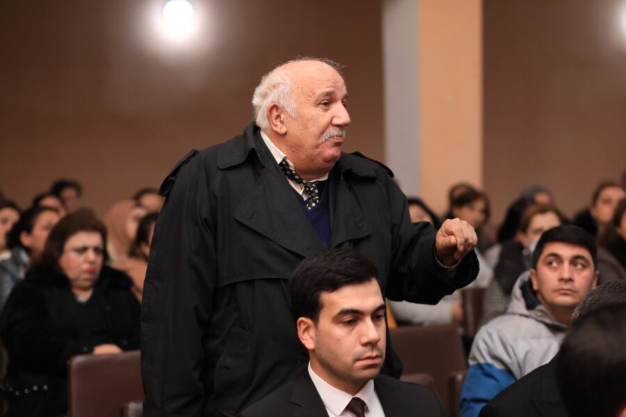 Niyazi Bayramov qəsəbə sakinlərinin müraciətlərini dinlədi - FOTOLAR