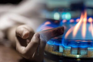 Ucar sakini dəm qazından boğularaq ölüb