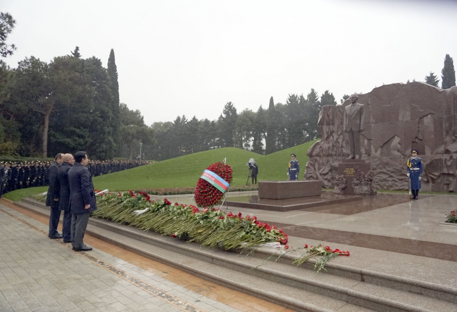 ANAMA kollektivi Ümummilli Liderin məzarını ziyarət etdi