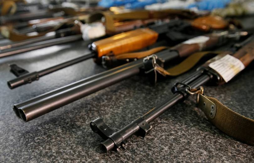 Qarabağdan köçənlər Ermənistanda silahla gəzir