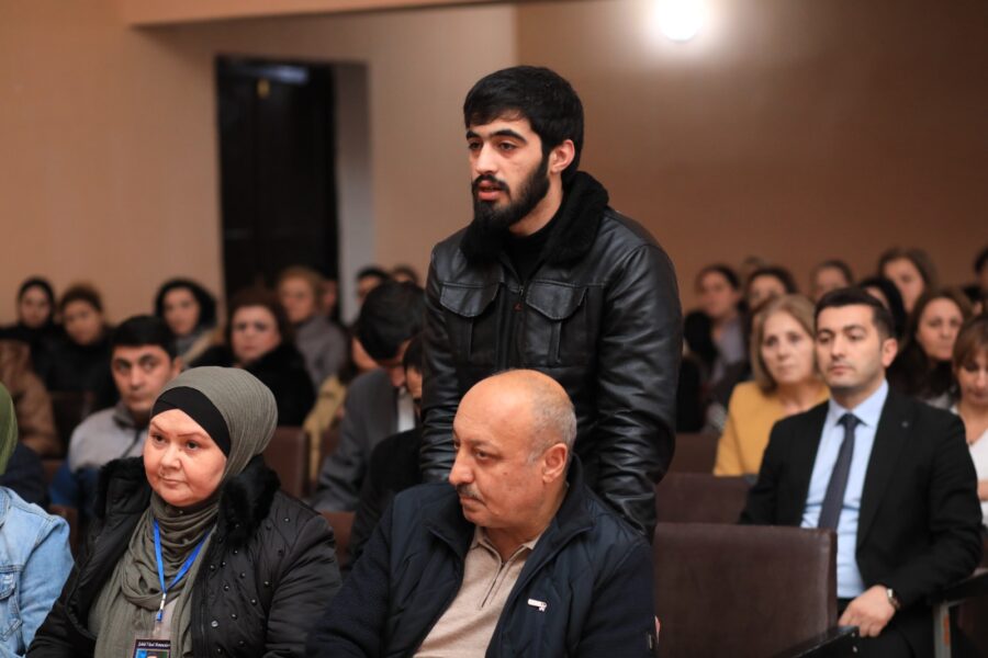 Niyazi Bayramov qəsəbə sakinlərinin müraciətlərini dinlədi - FOTOLAR