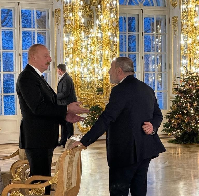 Əliyev və Paşinyan Sankt-Peterburqda görüşdü: Yeni ildə sülh müqaviləsi imzalanacaq?