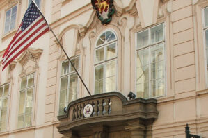 ABŞ səfirliyi min dollar maaşı olan xadimə xəbərinə aydınlıq gətirdi