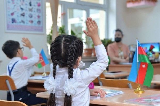Nazir şikayət etdi: Müəllim çoxluğunun səbəbi nədir? - FOTO 1 Nazir şikayət etdi: Müəllim çoxluğunun səbəbi nədir? - FOTO