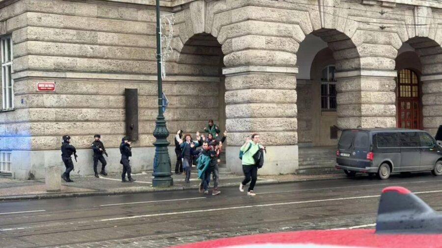 Praqada universitetə silahlı basqın: 15 ölü, 30 yaralı - FOTO/VİDEO 1 Praqada universitetə silahlı basqın: 15 ölü, 30 yaralı - FOTO/VİDEO