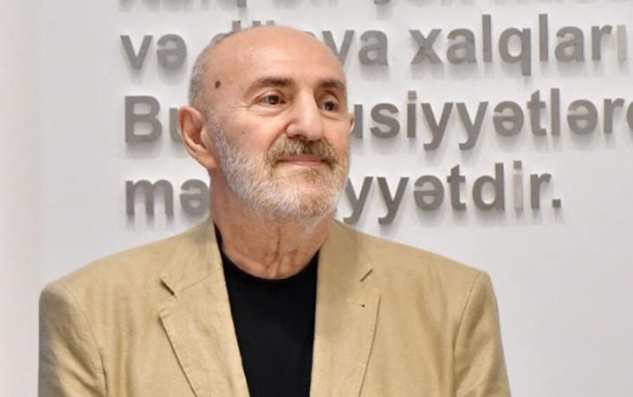 Akif İslamzadə seçkidə kimə səs verəcəyini açıqladı