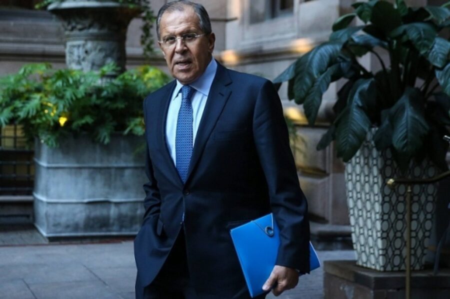 Lavrovun avtomobilindəki yazı ölkəni qarışdırdı - FOTO 1 lavrov hereket