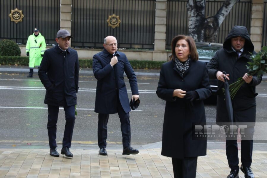 Dövlət rəsmiləri Heydər Əliyevin xatirəsini yad edir - FOTOLAR