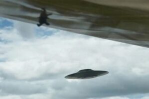 Baydenin təyyarəsinin yanında görünən UNO - VİDEO