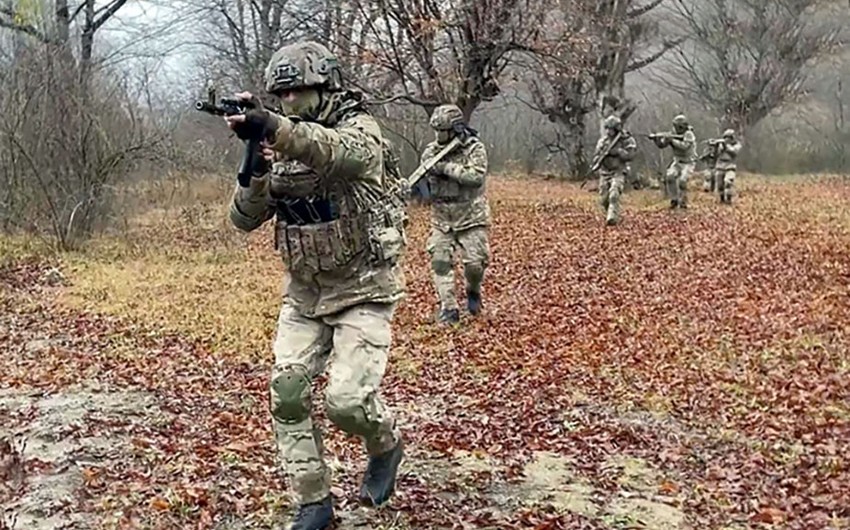 Komandolar taktiki-xüsusi təlimdə - VİDEO
