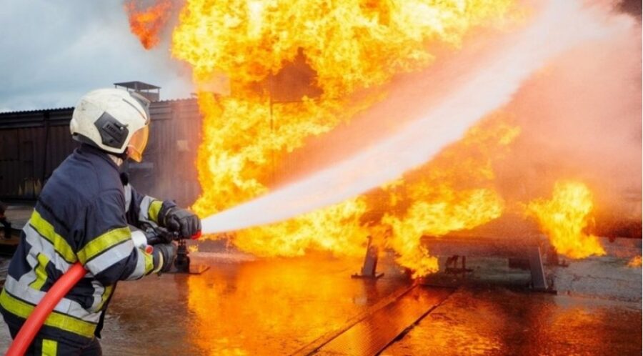 Gəncədə maşın hərəkətdə olan zaman alışıb yandı - VİDEO