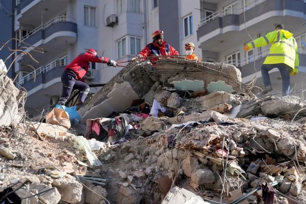 Türkiyədə zəlzələdən 324 gün sonra dağıntılar altında cəsəd tapıldı