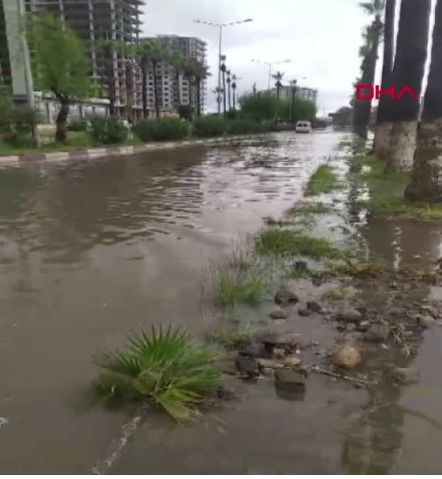 Hatayda yollar, evlər və iş yerləri su altında qaldı - FOTO