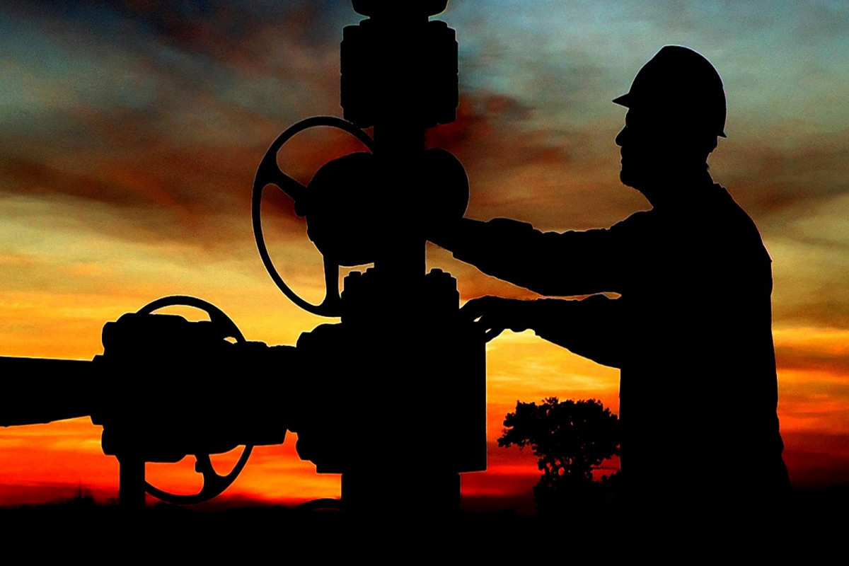 Şirvanda neft quyusundan qaz püskürdü