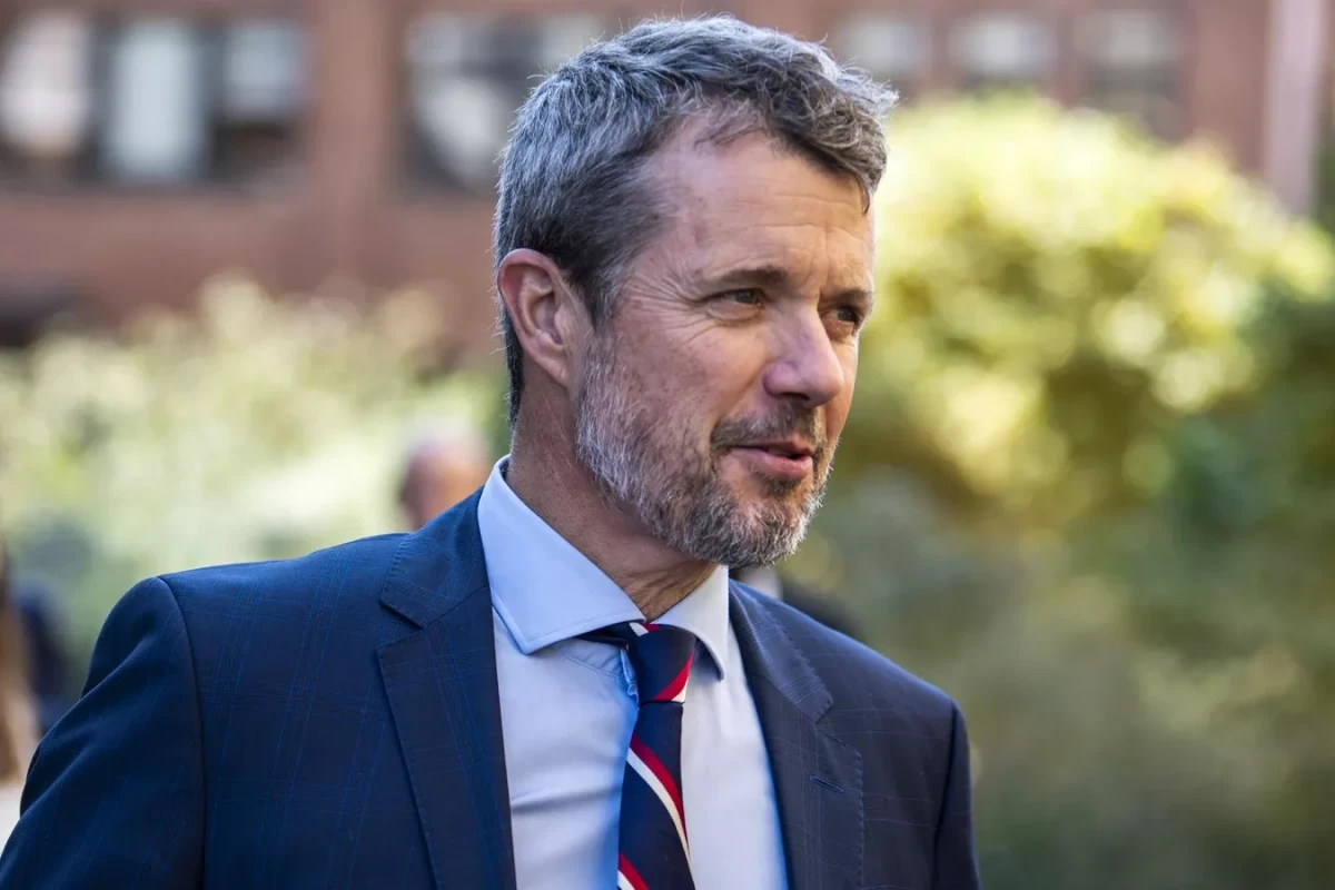 X Frederik Danimarkanın yeni kralı oldu - VİDEO