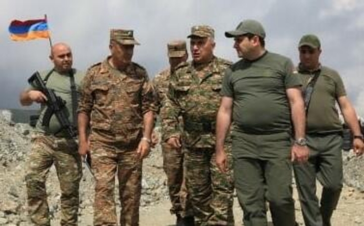 Erməni general sərhədimizə gəldi - Nə baş verir?