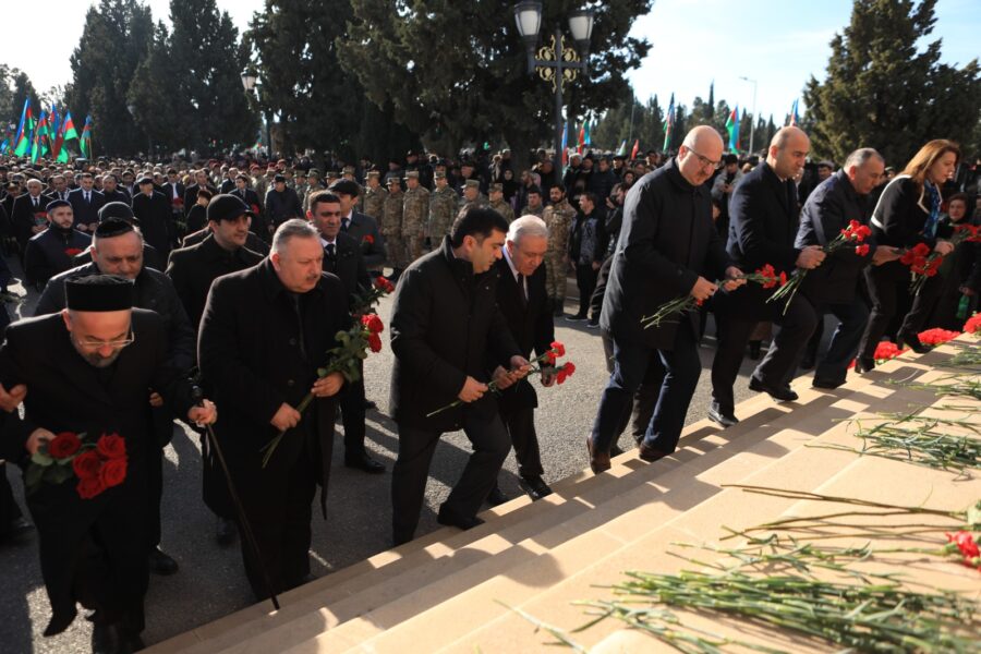 Gəncədə 20 Yanvar faciəsi qurbanlarının xatirəsi ehtiramla yad edildi - FOTOLAR