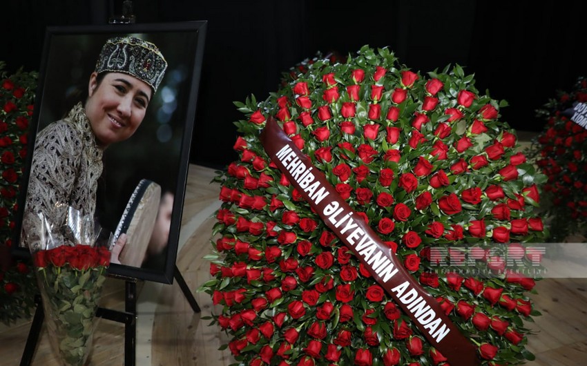 Mehriban Əliyeva Aygün Bəylərin vida mərasiminə əklil göndərdi - FOTO