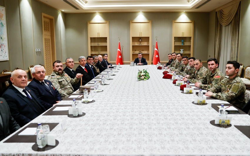 Cevdet Yılmaz azərbaycanlı veteranlarla görüşdü - FOTO