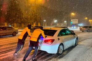 Bakı yolları qardan niyə təmizlənmir? - Paytaxt iflic olub VİDEO