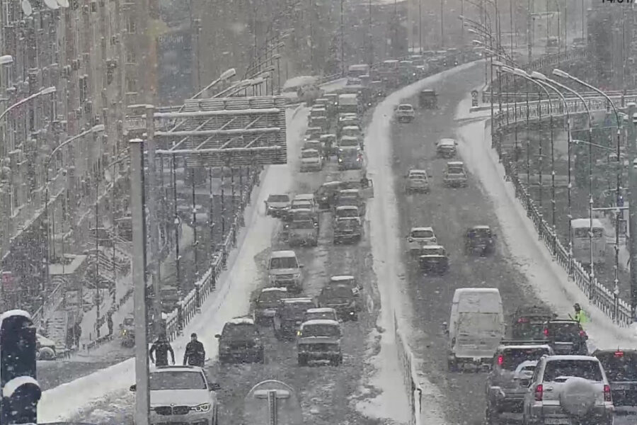 Bakı-Sumqayıt yolunda məhdudiyyətlər yaranıb