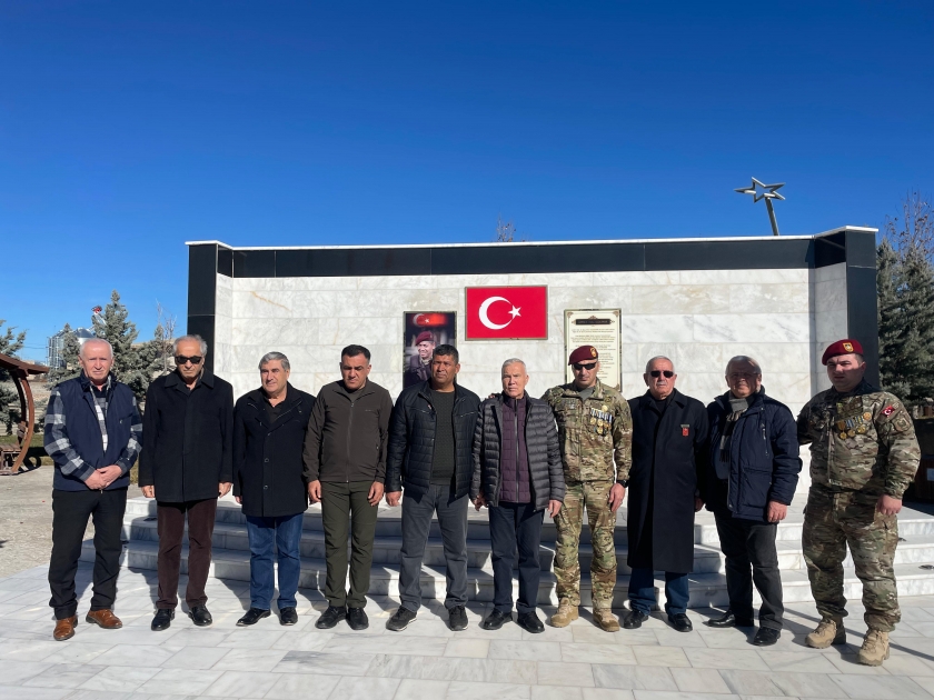 Vətən müharibəsi iştirakçıları onun məzarında - FOTOLAR