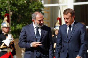 Paşinyan 6 dəfə çağırdı, Makron niyə qəbul etmir?