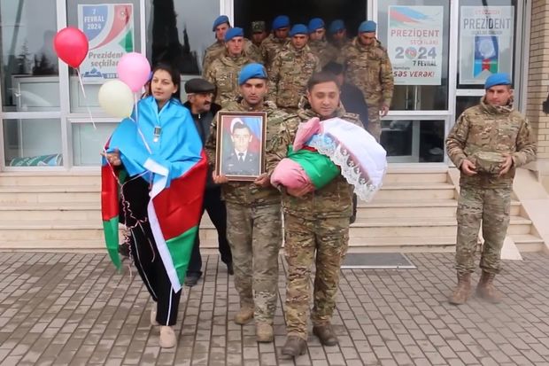 Şəhid hərbi qulluqçumuzun övladı dünyaya gəldi - VİDEO 1 Şəhid hərbi qulluqçumuzun övladı dünyaya gəldi - VİDEO