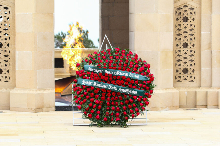 Dövlət Agentliyinin şəxsi heyəti Şəhidlər xiyabanında - FOTOLAR
