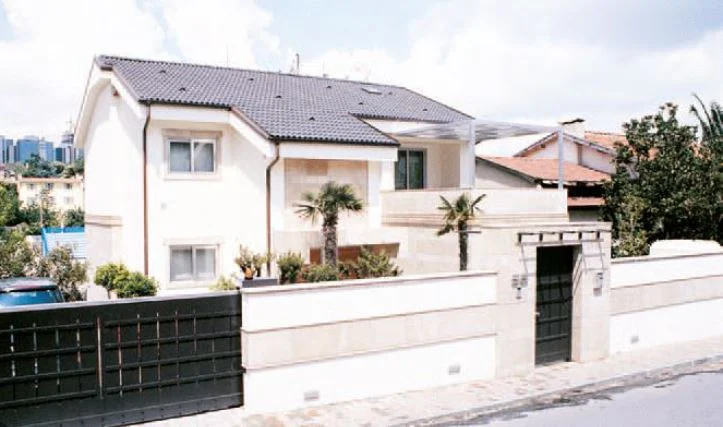 Məşhur aktyor villasını 100 milyona satır - FOTO 1 Məşhur aktyor villasını 100 milyona satır - FOTO