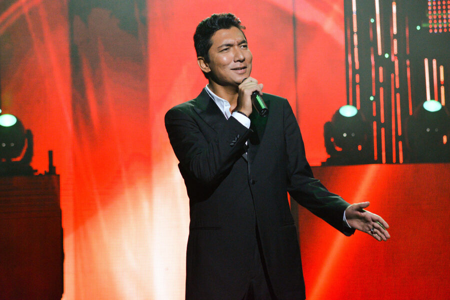 Qazax müğənni Aygün Bəyləri yad etdi - VİDEO 1 Qazax müğənni Aygün Bəyləri yad etdi - VİDEO