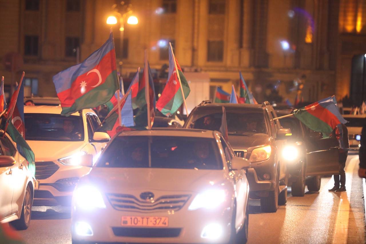 Bakı küçələrində möhtəşəm görüntü – VİDEO/FOTOLAR