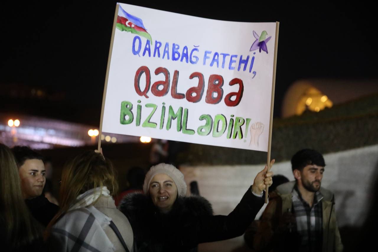 Bakı küçələrində möhtəşəm görüntü – VİDEO/FOTOLAR