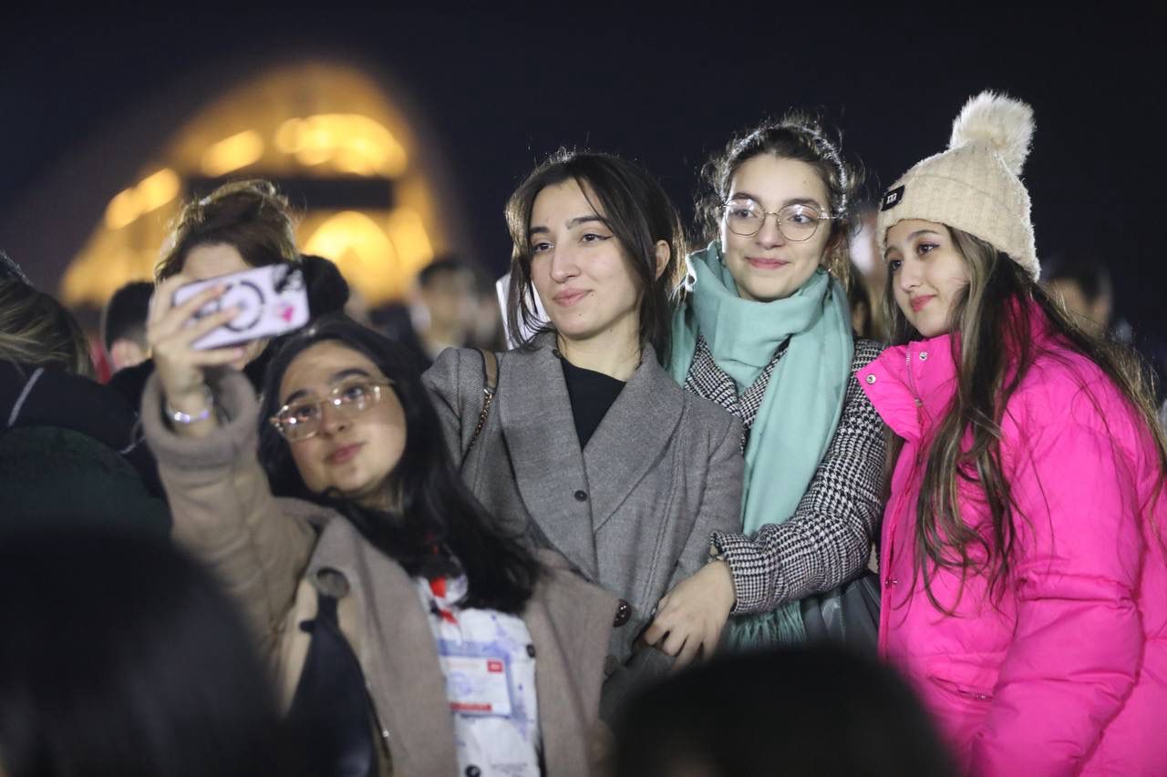 Bakı küçələrində möhtəşəm görüntü – VİDEO/FOTOLAR