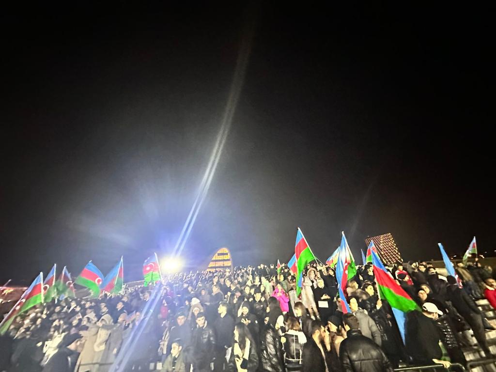 Bakı küçələrində möhtəşəm görüntü – VİDEO/FOTOLAR