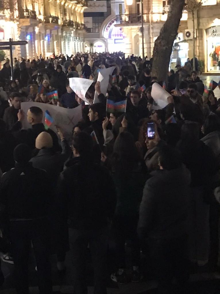 Bakı küçələrində möhtəşəm görüntü – VİDEO/FOTOLAR