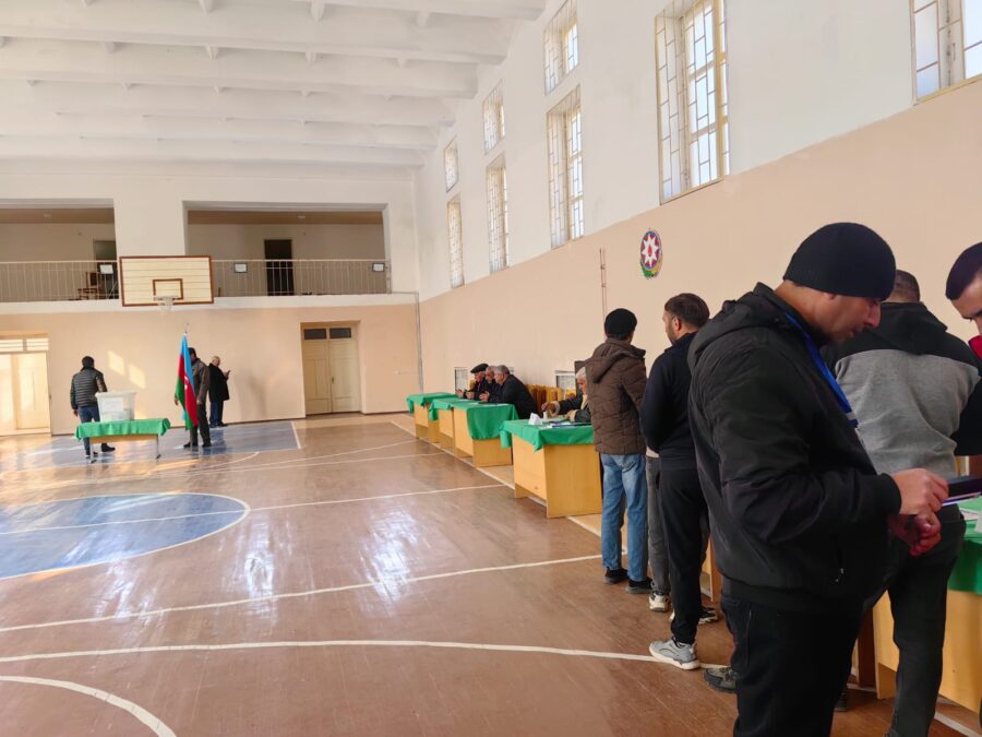 Bu dairədə YENİLİK: səsverməyə onlar da gəldi - FOTO