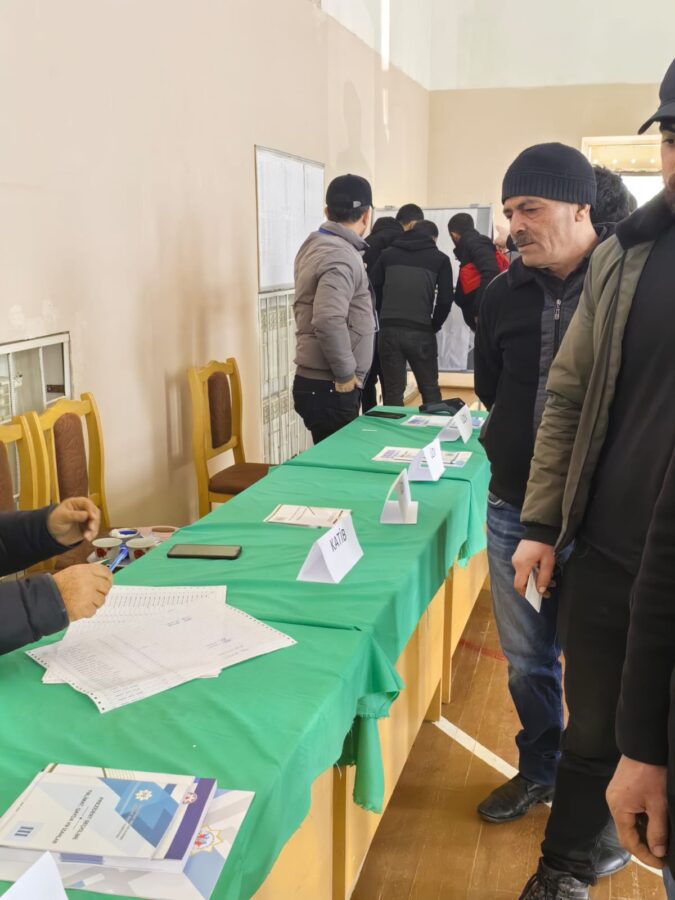 Bu dairədə YENİLİK: səsverməyə onlar da gəldi - FOTO