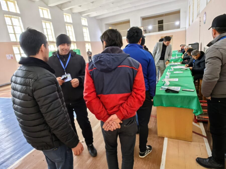 Bu dairədə YENİLİK: səsverməyə onlar da gəldi - FOTO