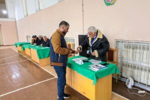 Bu dairədə YENİLİK: səsverməyə onlar da gəldi - FOTO