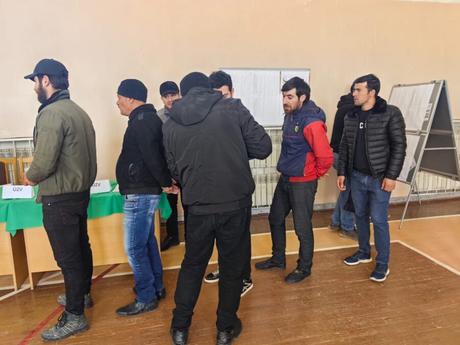 Bu dairədə YENİLİK: səsverməyə onlar da gəldi - FOTO