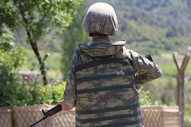 İki nəfəri qətlə yetirən əsgər öldürüldü - FOTO