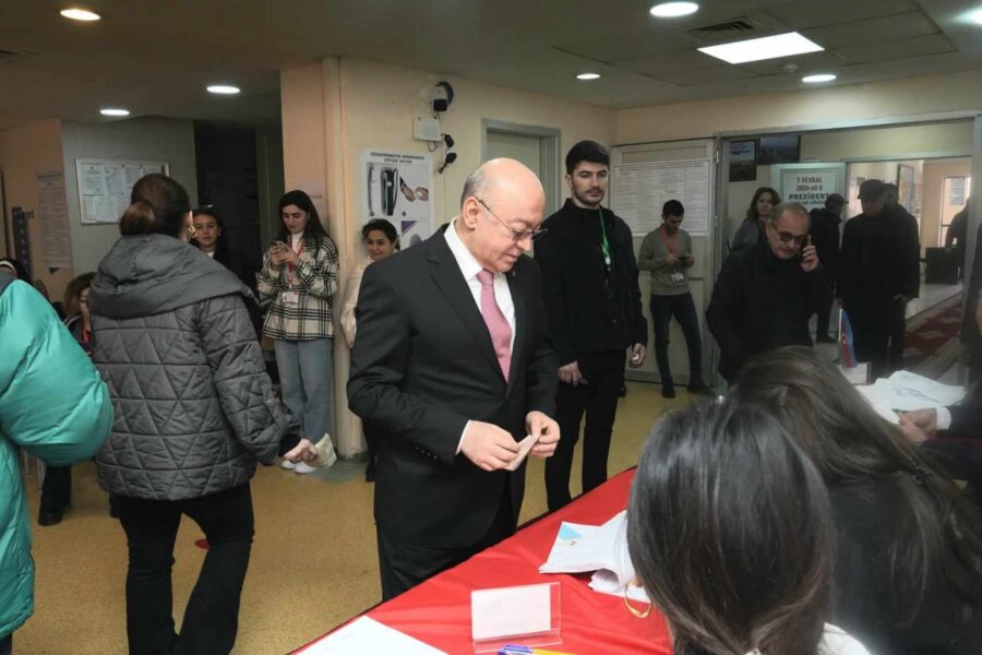 Kəmaləddin Heydərov da səs verdi - FOTO