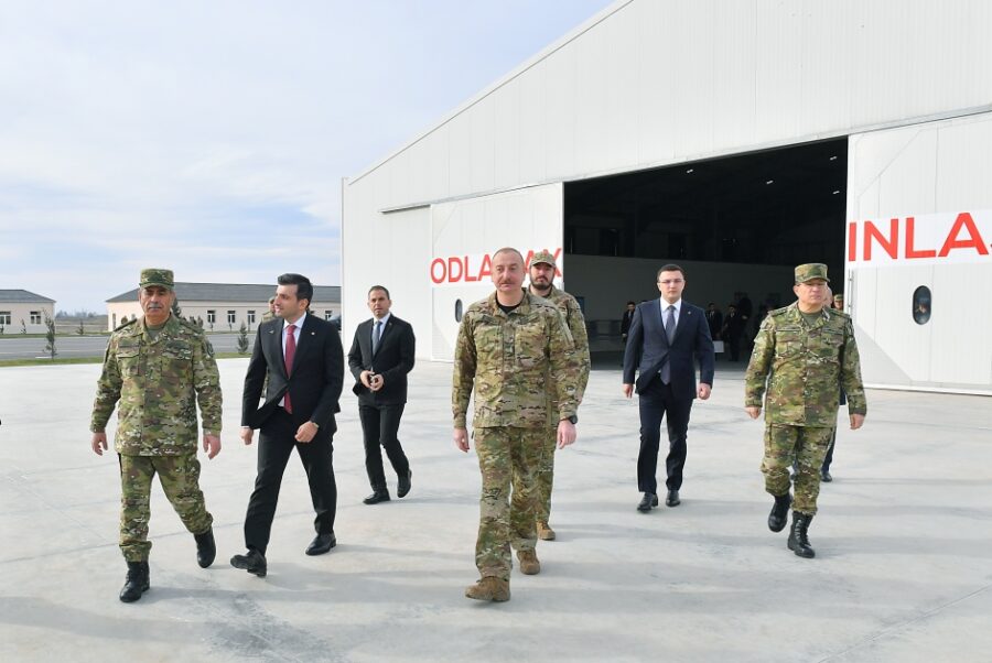 Əliyev seçkidən 48 saat sonra hərbi forma geyindi - Yeni müharibənin anonsu?