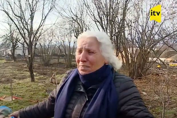 Xocalı sakini basdırdığı övladlarının məzarları başında - VİDEO