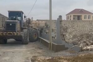 Bakıda qanunsuz tikili belə söküldü - VİDEO