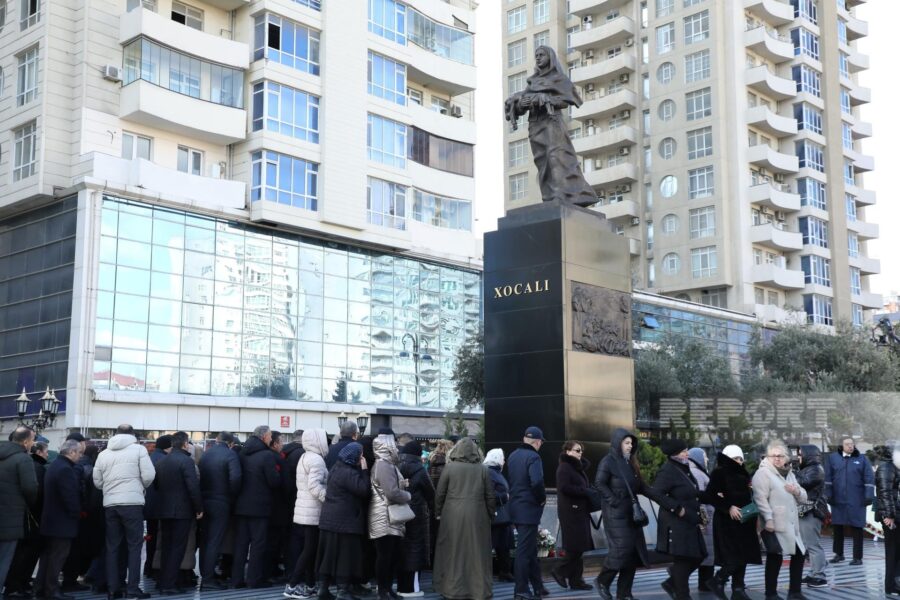 Azərbaycan xalqı Xocalı soyqırımı qurbanlarını anır - FOTOLAR