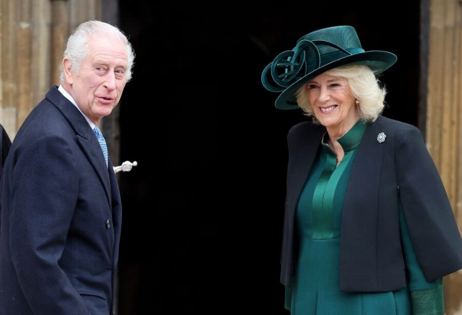 Ölüm xəbəri yayılan Britaniya kralı mərasimə qatıldı