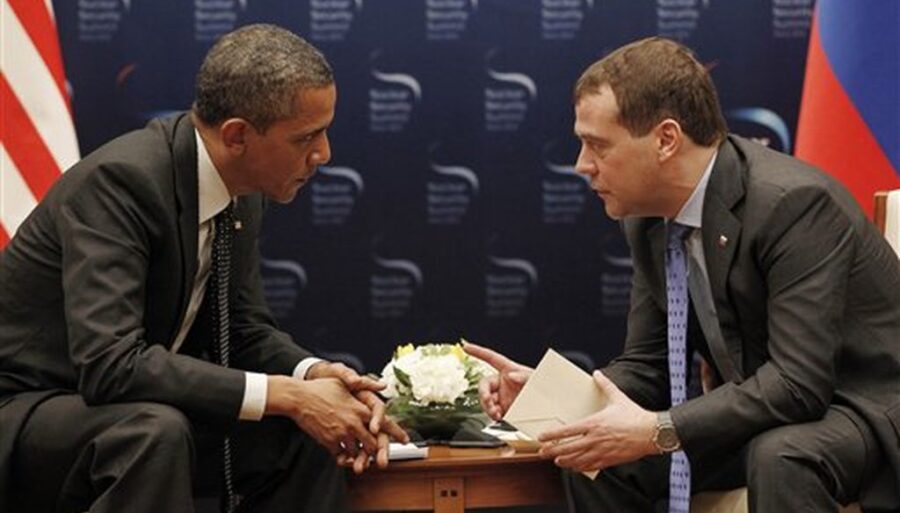 Medvedev 13 il sonra etiraf etdi: Obamadan soruşdum, dedi ki...