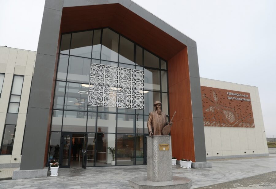 Əliyevdən Tokayevə: "Yəqin, onu tanıyırsınız" - FOTOLAR